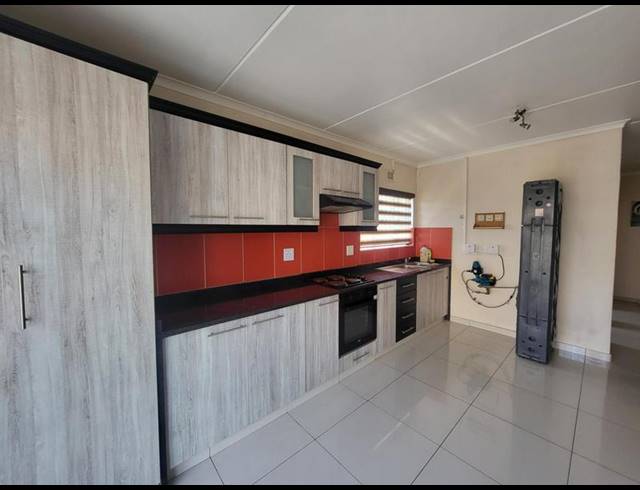 3 BEDROOM PROPERTY TO RENT IN OAKLANDS